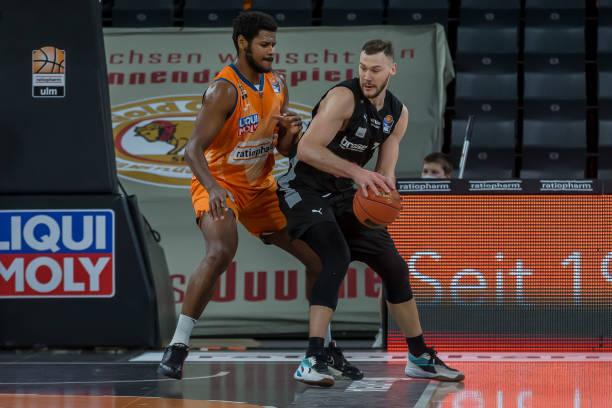 现代足坛不 现代足坛不