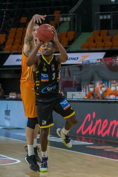 A更强调内 A更强调内